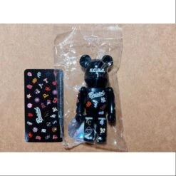 Medicom Bearbrick Series 44 SUPER Secret MLB F.C.R.B. 100% -Toysez 15 2 ab0129ac b9e1 4a9b a279 626362f3d89c