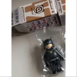 Medicom Bearbrick Series 47 Secret HERO BATMAN 100% -Toysez 19 3