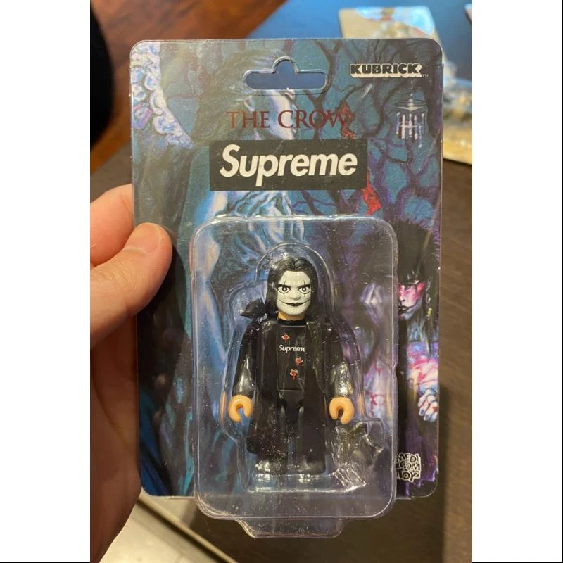 Bearbrick X Kubrick X Supreme THE CROW 100% Limited Medicom Be@rbrick 2 Bearbrick X Kubrick X Supreme THE CROW 100% Limited Medicom Be@rbrick - Image 2