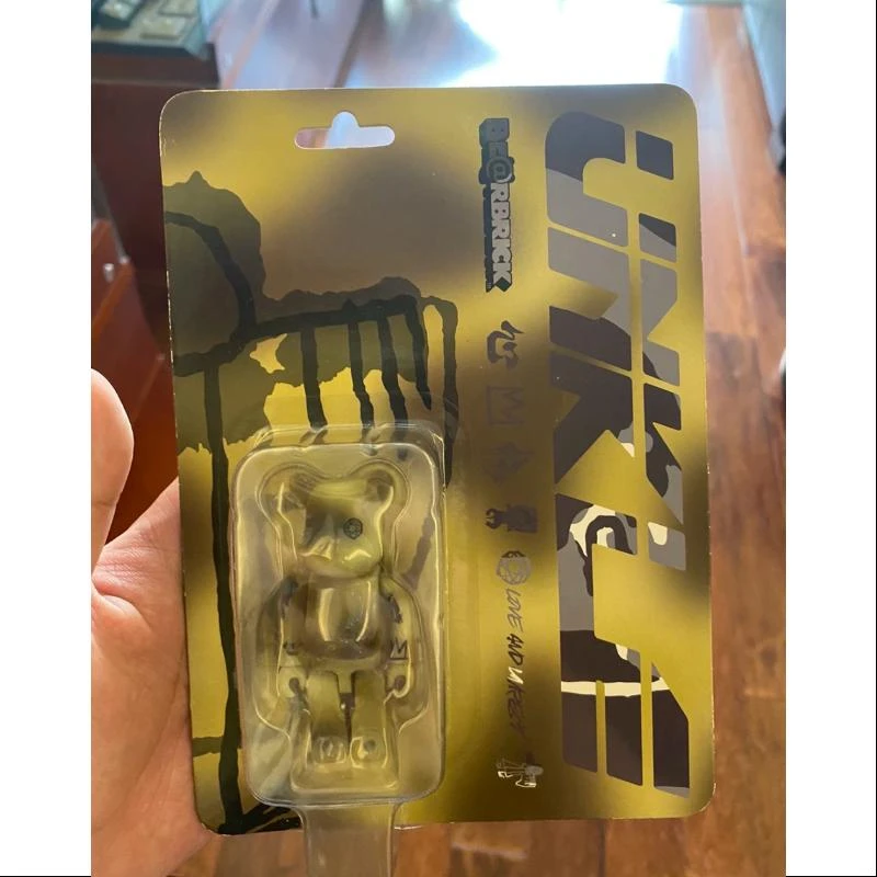 Bearbrick UNKLE Futura Golden 100% Limited Medicom Be@rbrick 1 Bearbrick UNKLE Futura Golden 100% Limited Medicom Be@rbrick