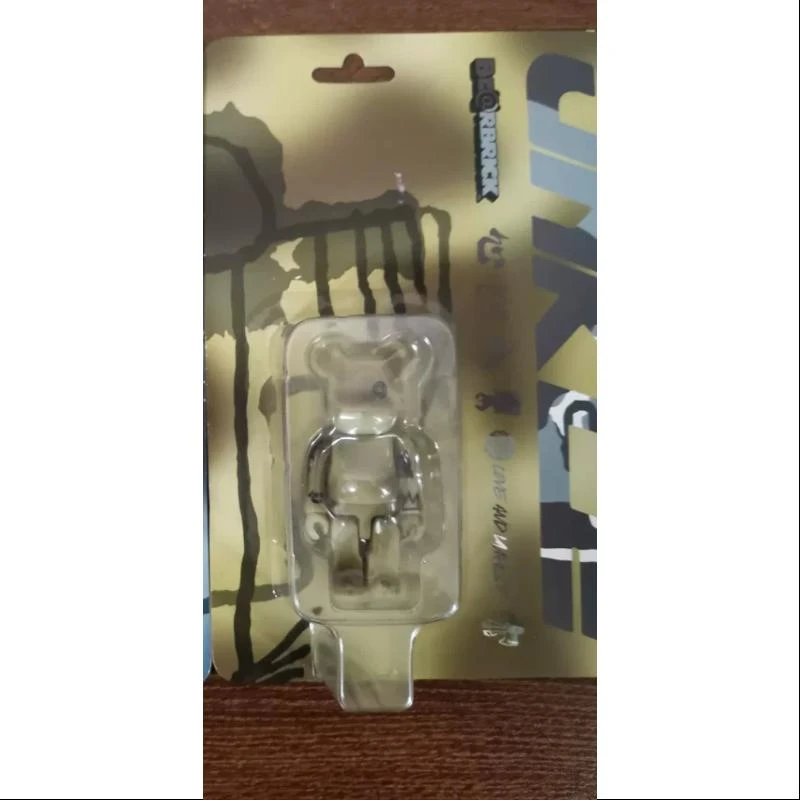 Bearbrick UNKLE Futura Golden 100% Limited Medicom Be@rbrick 2 Bearbrick UNKLE Futura Golden 100% Limited Medicom Be@rbrick - Image 2