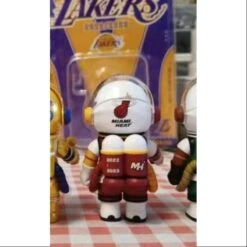 MEGA SPACE MOLLY 100% NBA Miami Heat 2023 LIMITED -Toysez IMG 2780 20231217 084236 a461eef2 2b1a 4e82 a163 40e1e6e740a4