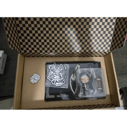 Hirono X Vans Figure Limited Edition