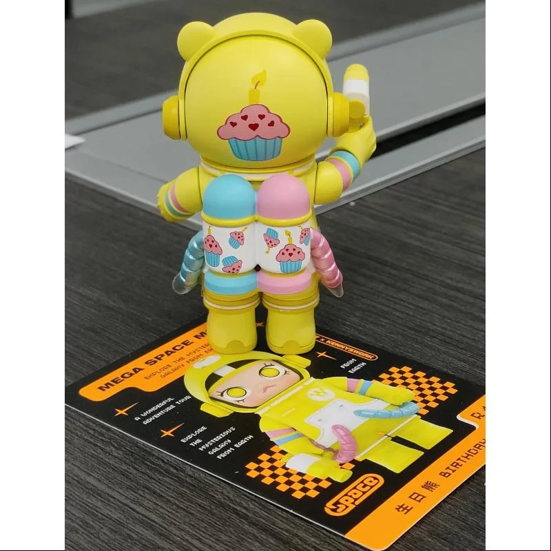 SPACE MOLLY MEGA 100% Series 2-B Secret BIRTHDAY BEAR(1/36) 3 SPACE MOLLY MEGA 100% Series 2-B Secret BIRTHDAY BEAR(1/36) - Image 3